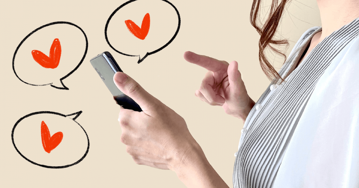 スマホでいいねをする女性